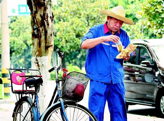 曾经的领导,如今成油库安全一线巡检员:不忘初心永葆本色