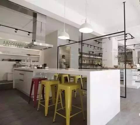 明明知道会倒闭，俩姑娘却还是开了这家零包装的超市，只为告诉你一件被忽略的事