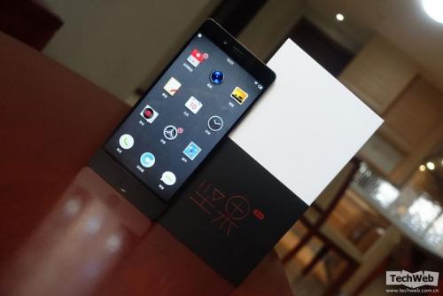 锤子坚果pro手机上手测评,锤子手机坚果pro2开箱评测