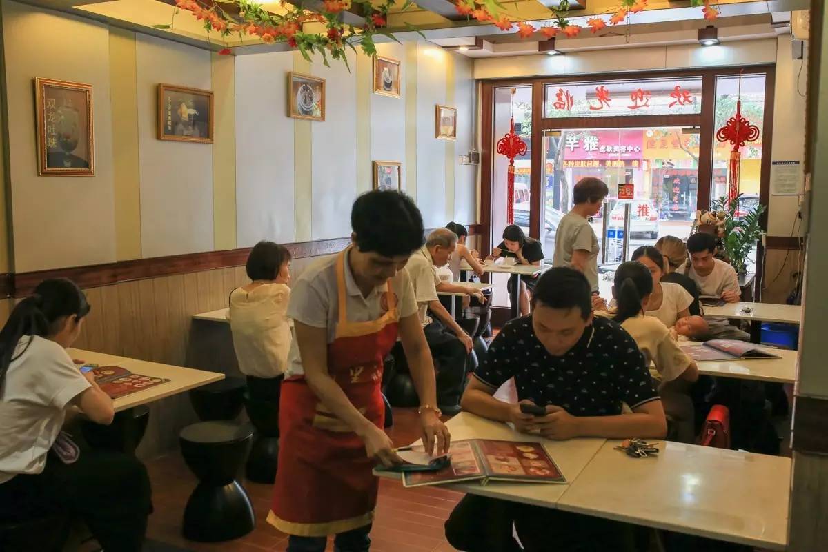 肇庆骑楼街的糖水店,肇庆端州菠萝糖水