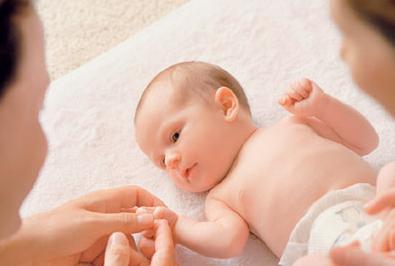 宝宝中毒的症状,宝宝中毒去医院视频