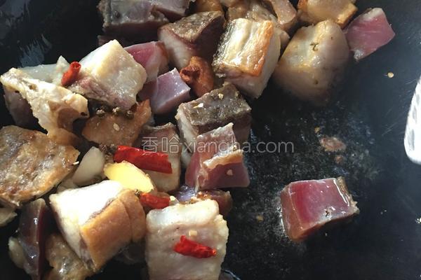 腊肉烧笋干皮,腊肉烧豇豆干