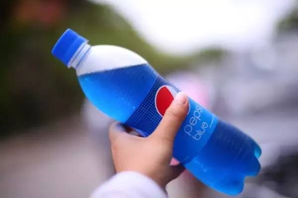 网“蓝”｜不用打飞的去巴厘岛，来上海就能喝到爆款蓝色可乐！（献给爱喝可乐的everybody