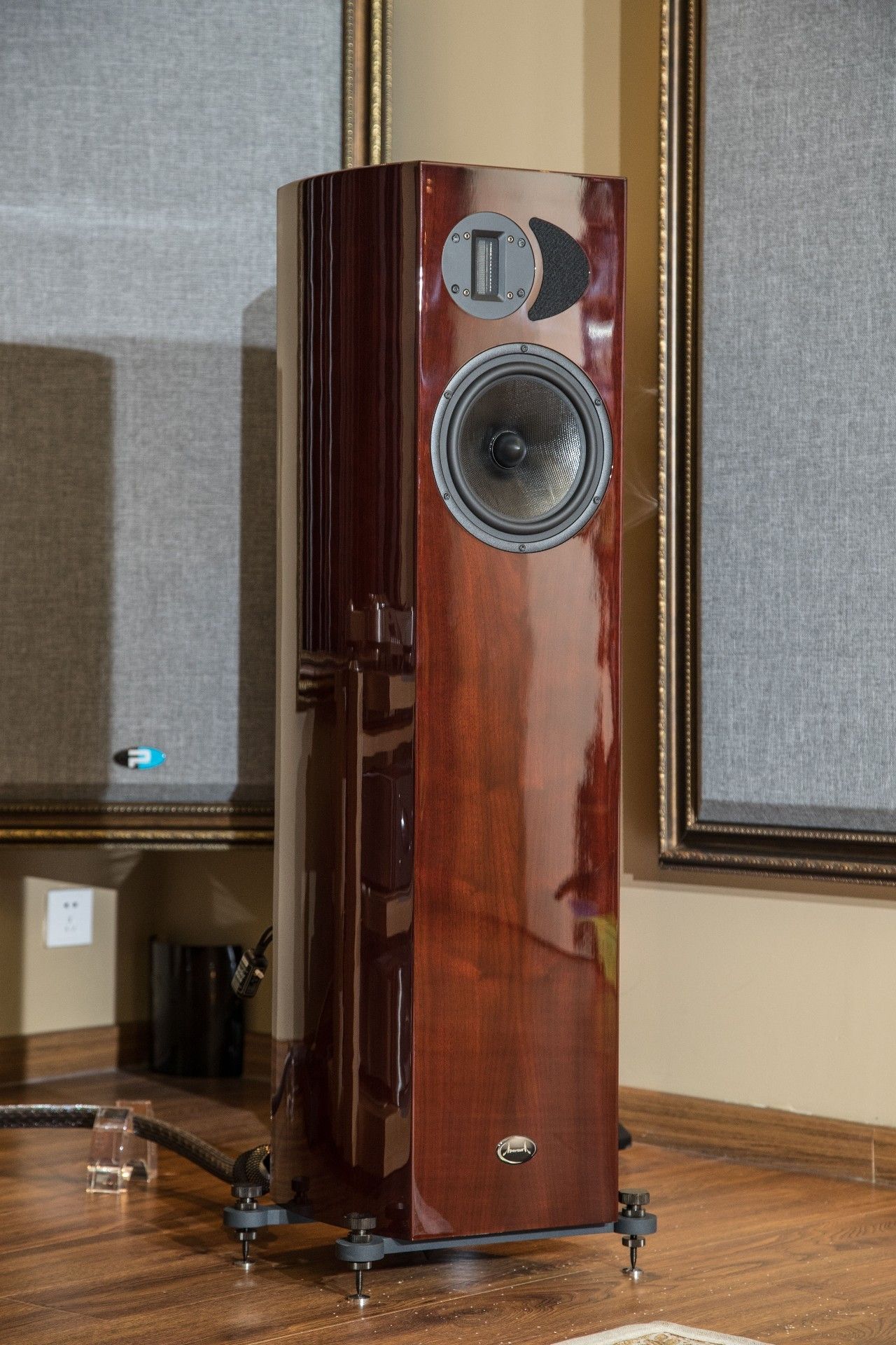 清澈、宽阔、有活力-Apertura精准Edena艾德娜落地箱