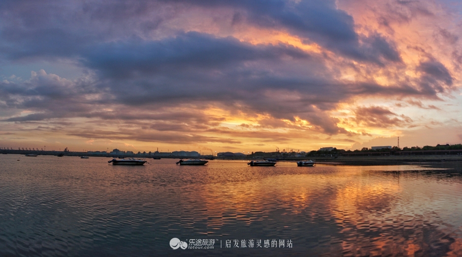 他说他想去看北方的海，我说“好”