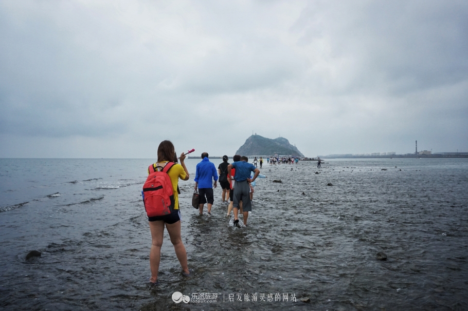 他说他想去看北方的海，我说“好”