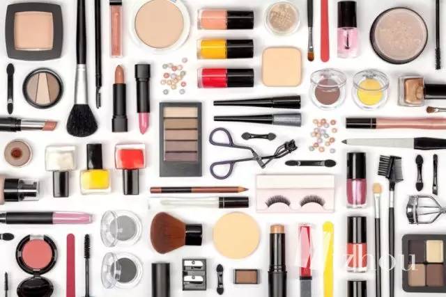 化妆新手怎么买化妆品呢女生,化妆初学者怎么买彩妆用品