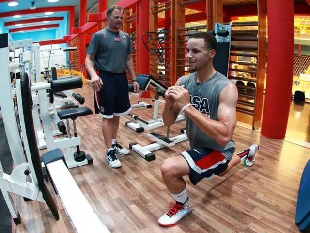 天气凉注意保护膝盖,冬天脚踝保护方法