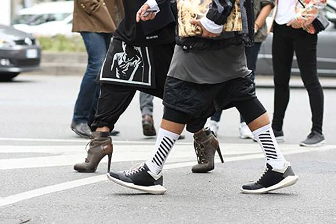 穿腻了小白鞋可以这样来改造,穿腻了小白鞋的话