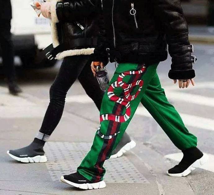 穿腻了小白鞋可以这样来改造,穿腻了小白鞋的话