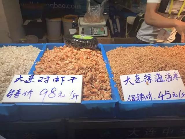 无锡吃货快去！2000多种商品，*疆新**红枣、台湾凤梨酥、阳山糯米饼分分钟抢空……看完只想立刻冲去现场！