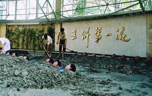 泡室外温泉附近哪里好玩又便宜,稻田泡温泉好去处