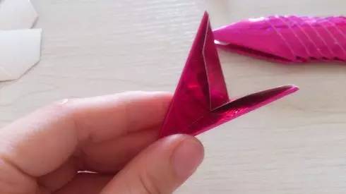 中秋节拜月娘折纸教程视频,黄纸手工折纸菠萝元宝