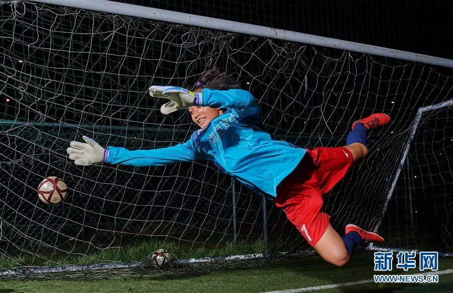 马云对这支女子足球队说：加油踢，争取踢进世界杯！