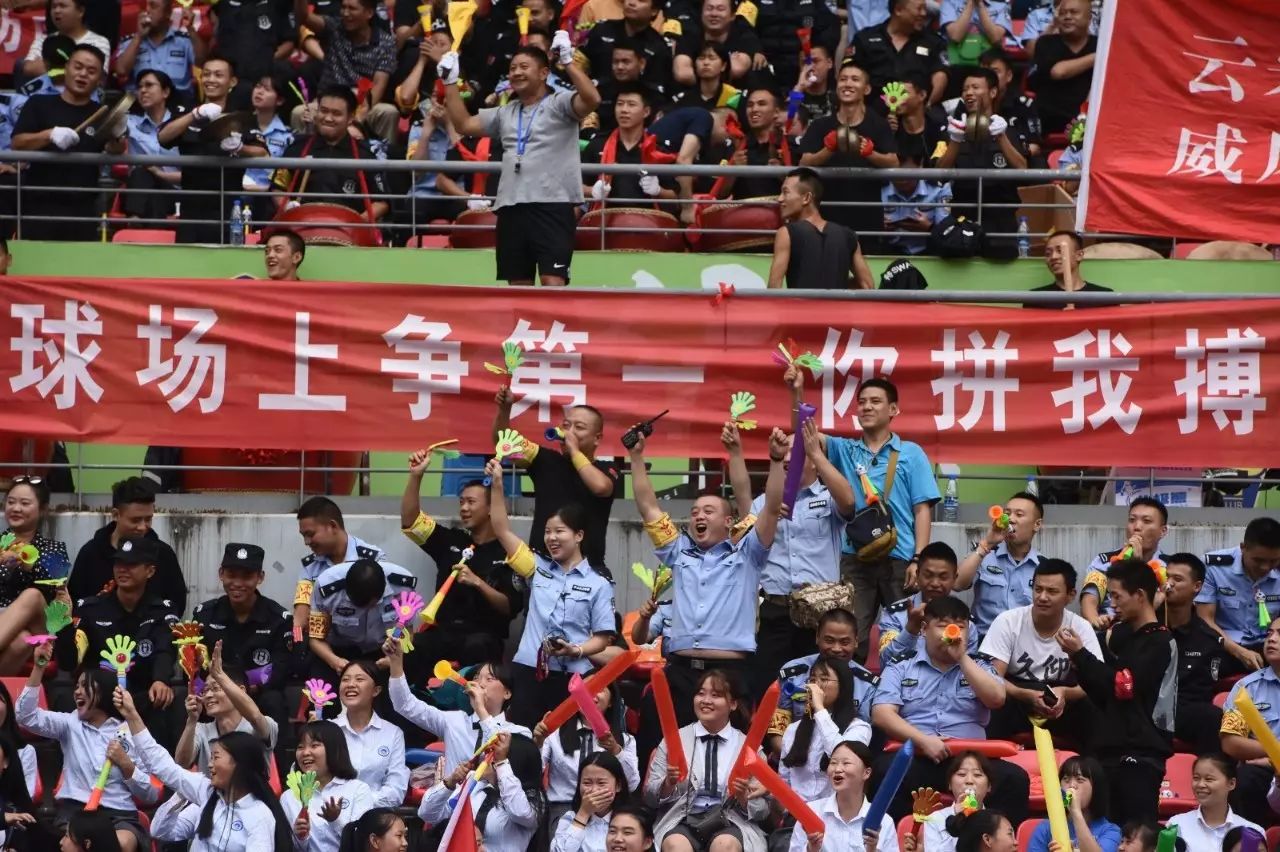 我们这五年诗朗诵,我们这五年剧情介绍