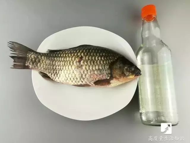 用刀可以刮去鱼鳞吗,用起来太方便刮鱼鳞几秒轻松搞定