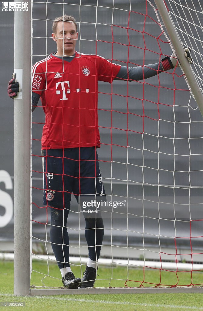 高清欣赏胡梅尔斯和诺伊尔上脚猎鹰2018