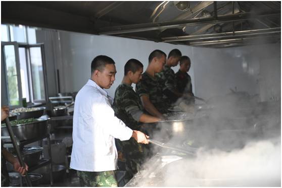 00后军人小哥哥变装,怎么成为帅气的兵哥哥