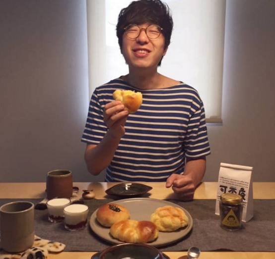 又双叒叕有一对日本小夫妻来花式撒狗粮了!只有吃到恋人用心做出的料理时才会笑得这么甜吧!