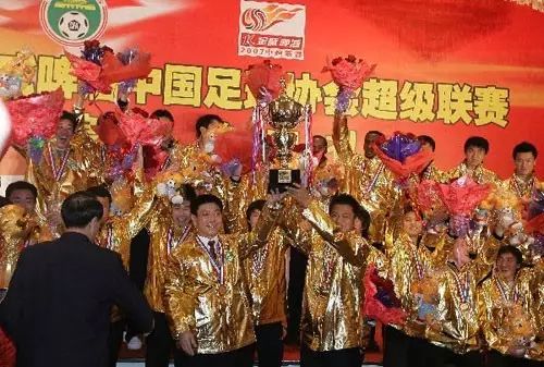 共忆荣耀重塑经典—亚泰足球夺冠十周年典藏红酒(一)