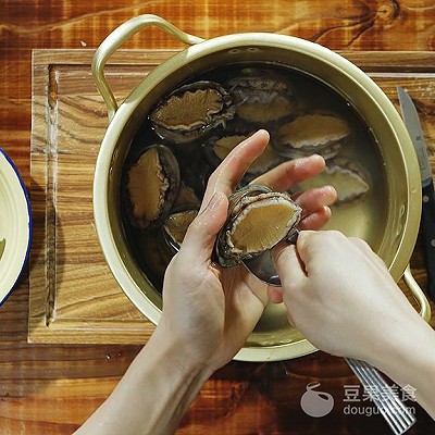 红烧鲍鱼分享给大家,红烧鲍鱼最快做法