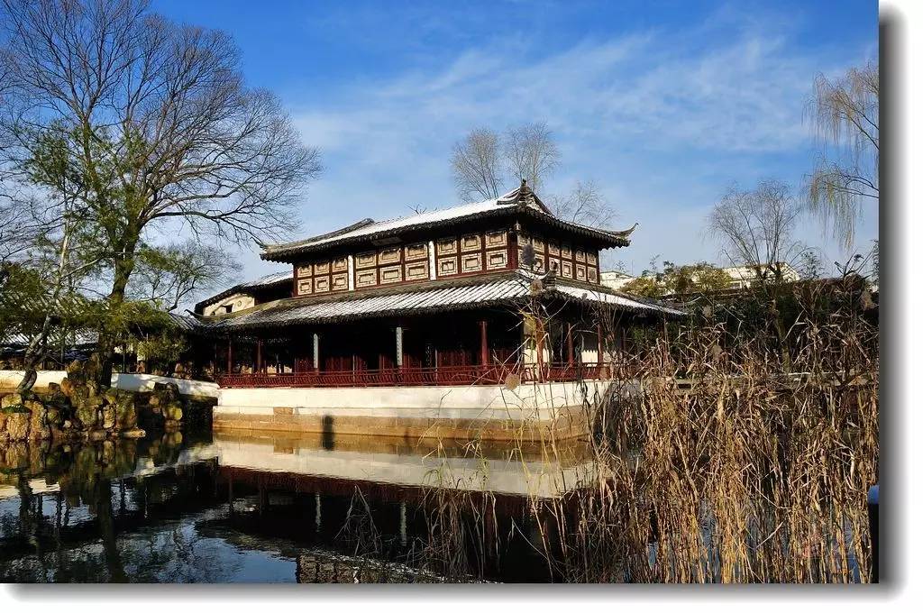 拙政园具有浓郁的江南水乡特色吗,拙政园的空灵雅致之美