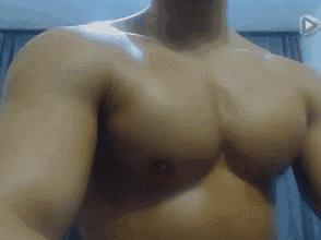 发现自己胸肌会动,为什么胸肌会自己动