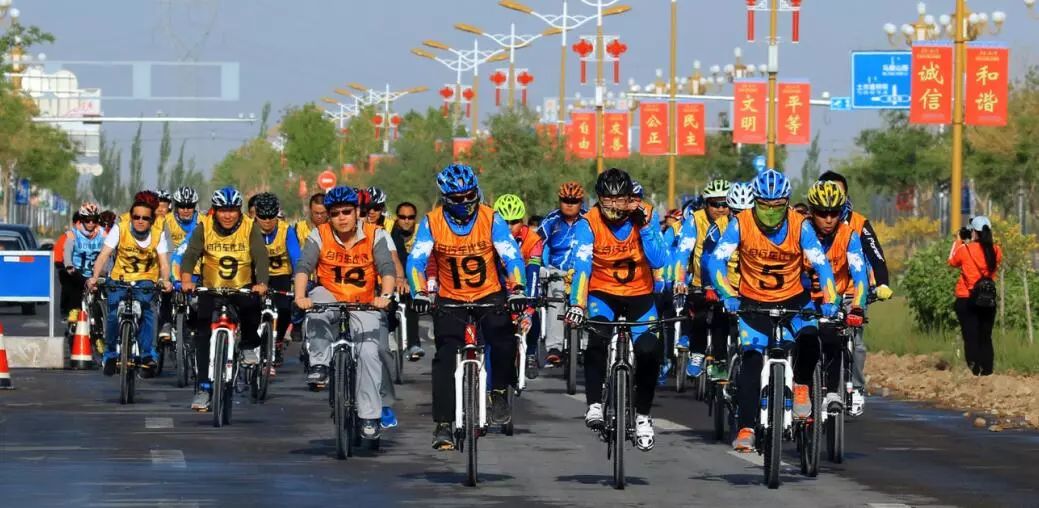 美丽的内蒙古额济纳胡杨林,恋上南山路美图