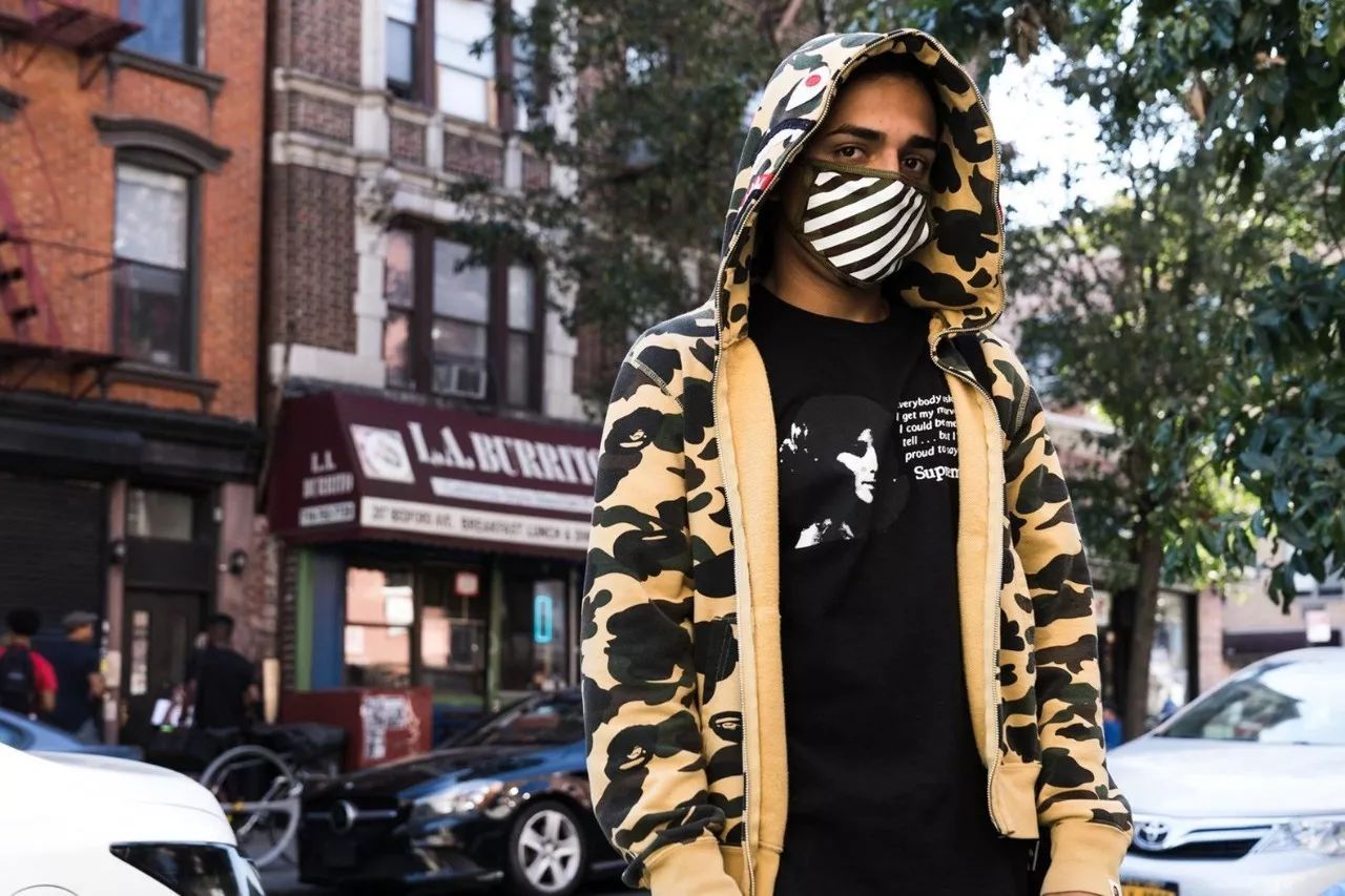 潮牌｜Supreme布鲁克林店外，一大片“人民币”满街走！