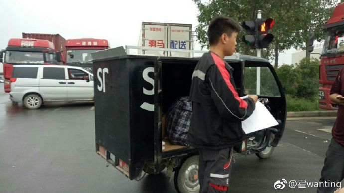 一个圆环钥匙串卖7500！原来看门大爷一直走在时尚的尖端……