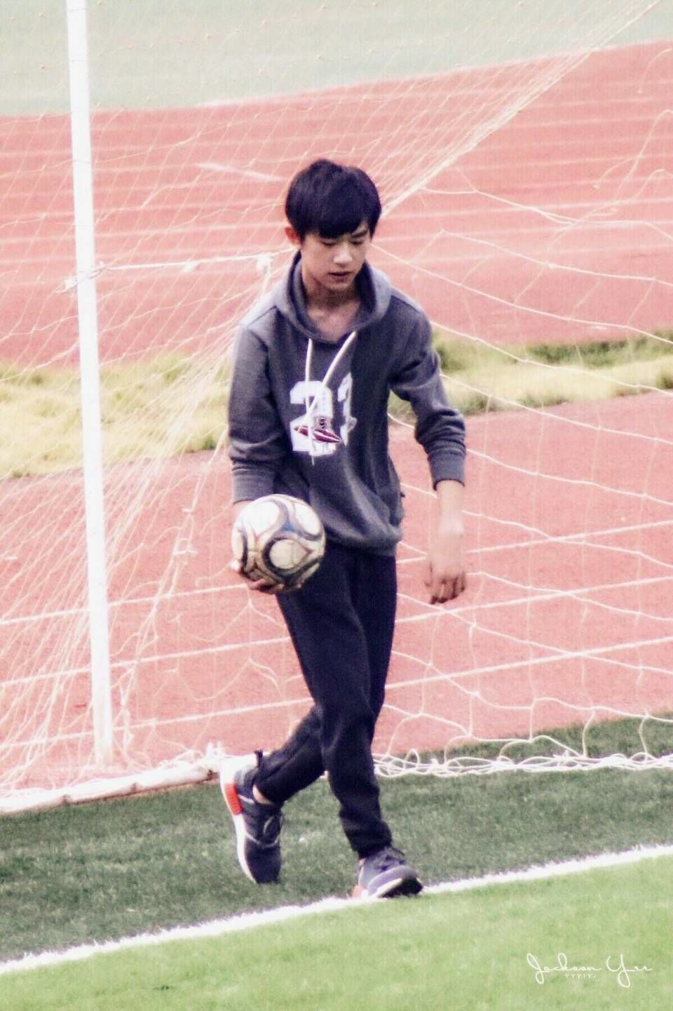 「TFBOYS」「分享」171018足球宝贝上线让我们跟着烊宝运动起来吧