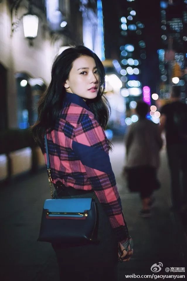 高圆圆秋冬搭配什么裤子,高圆圆穿湖蓝色毛衣