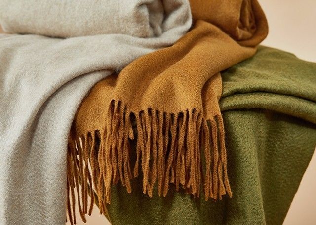 恋物志｜一条羊绒围巾，比两件毛衣还暖和