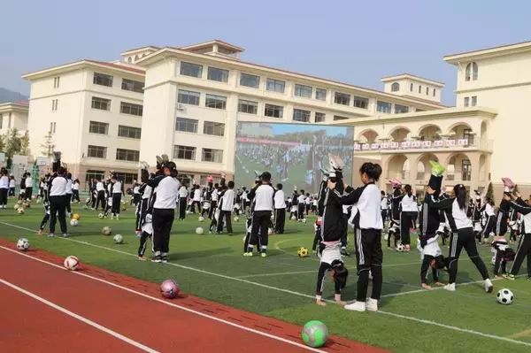 校园｜直播点击率过21万：中心小学足球特色震撼来袭