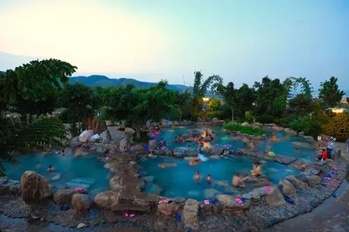 弥勒温泉小镇钰景温泉,弥勒梅花寨温泉是真温泉吗