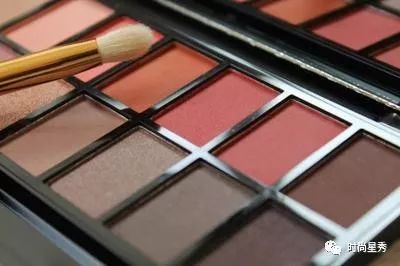 推荐菲鹿儿眼影盘的美妆博主,化妆师必入的日常妆眼影盘