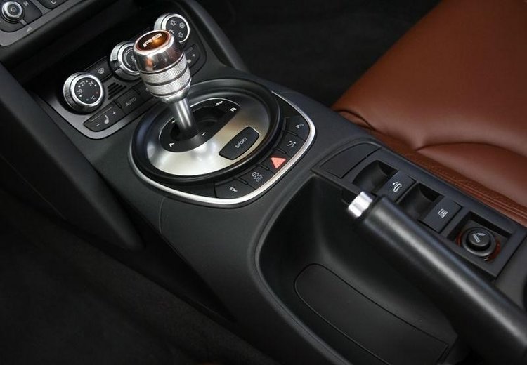 奥迪r8spyder赛道版,奥迪r854万