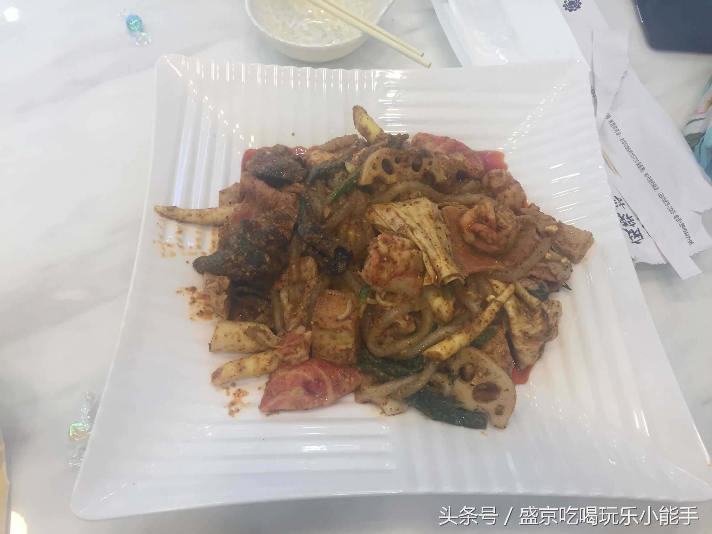 麻辣拌中的爱马仕，九公主麻辣拌，粉红的广告，小资的装修