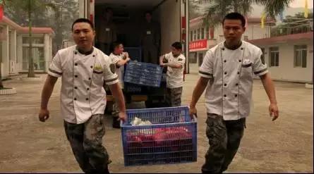 建军90周年：我军“锅碗瓢盆”那些事儿，这回全明白了