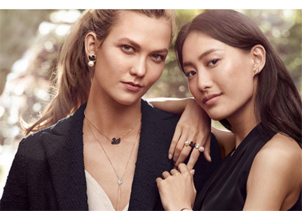 施华洛世奇黑天鹅光泽,施华洛世奇黑天鹅与白天鹅