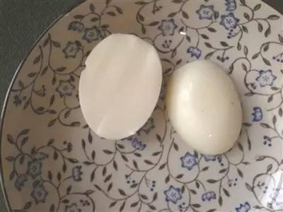 揭秘人造鸡蛋与真鸡蛋的区别,人造鸡蛋跟真正的鸡蛋有什么区别