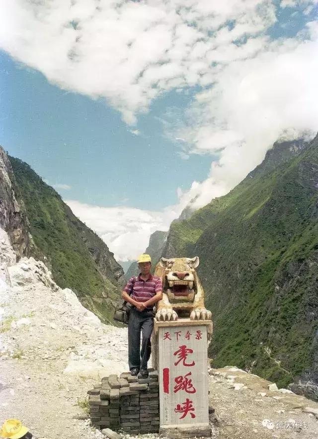 人物｜德庆老摄影人麦庭发对香山情有独钟，退休后每天早上五点登香山，风雨不改