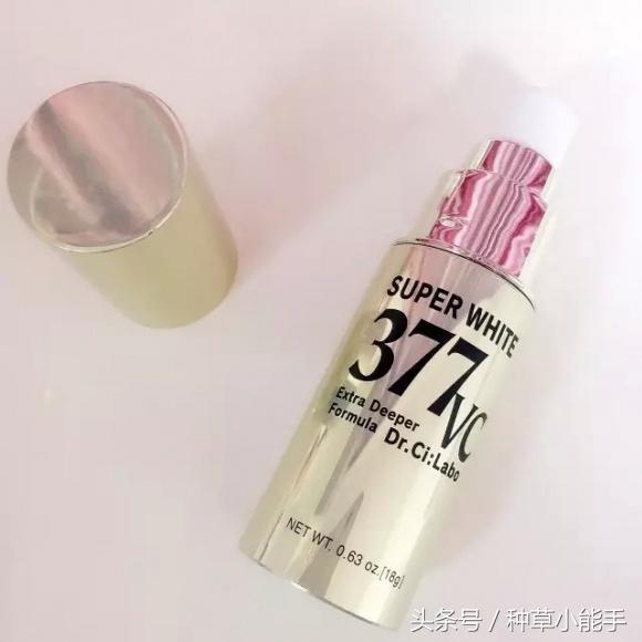 娜扎晒美背皮肤白到发光,娜扎变身神奇女侠白到发光