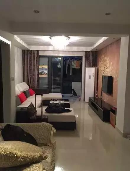 网购时商家送了个小面膜,没想这么小,给猫试了下,结果……