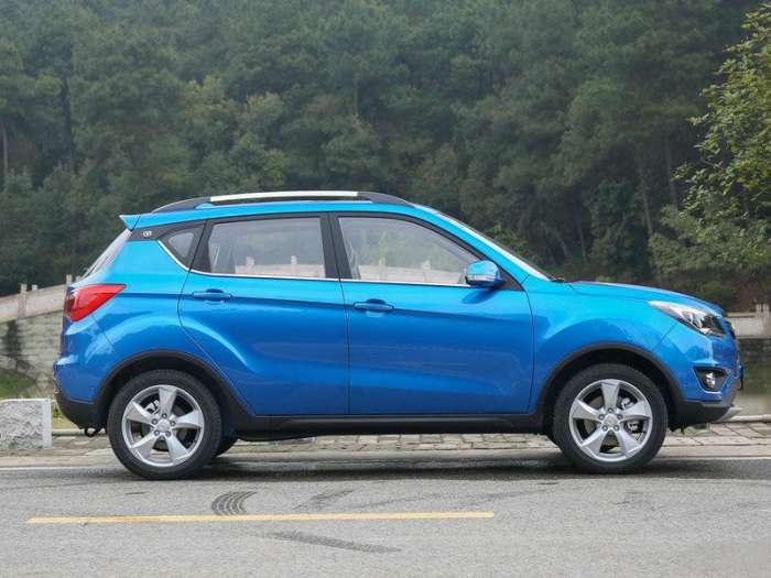 出道5年，月销依旧上万，2017款CS35内饰变化巨大