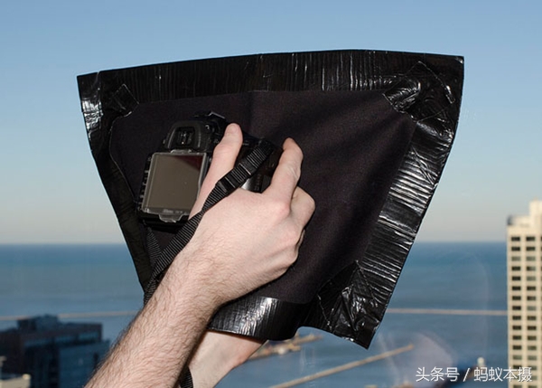 想隔着玻璃拍大片被玻璃反光困扰？这样就能消除玻璃反光！