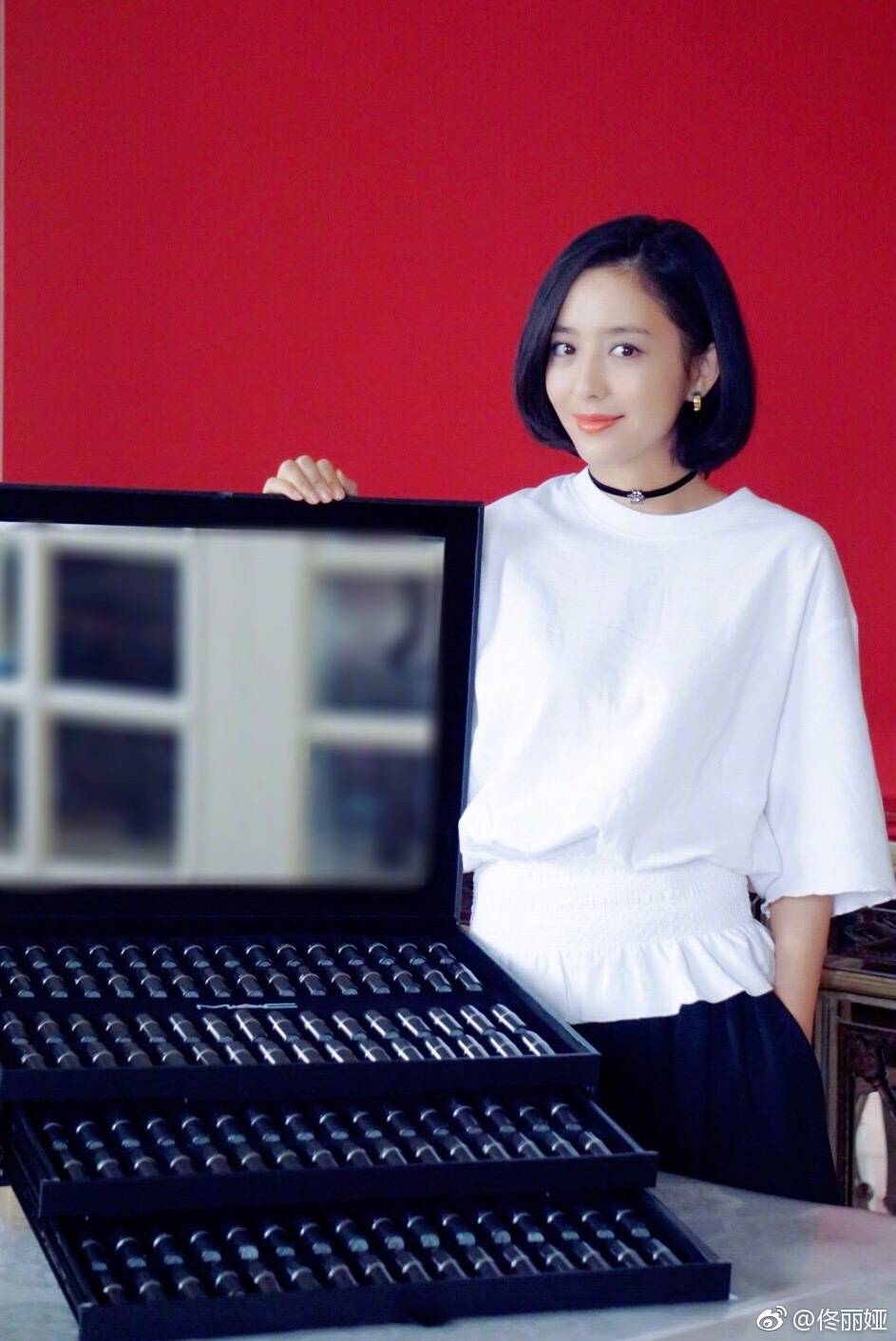 不再依赖陈思成的佟丽娅越来越美，128只Mac无敌抢镜！你知道Mac唇膏八种质地的区别和代表色号吗？