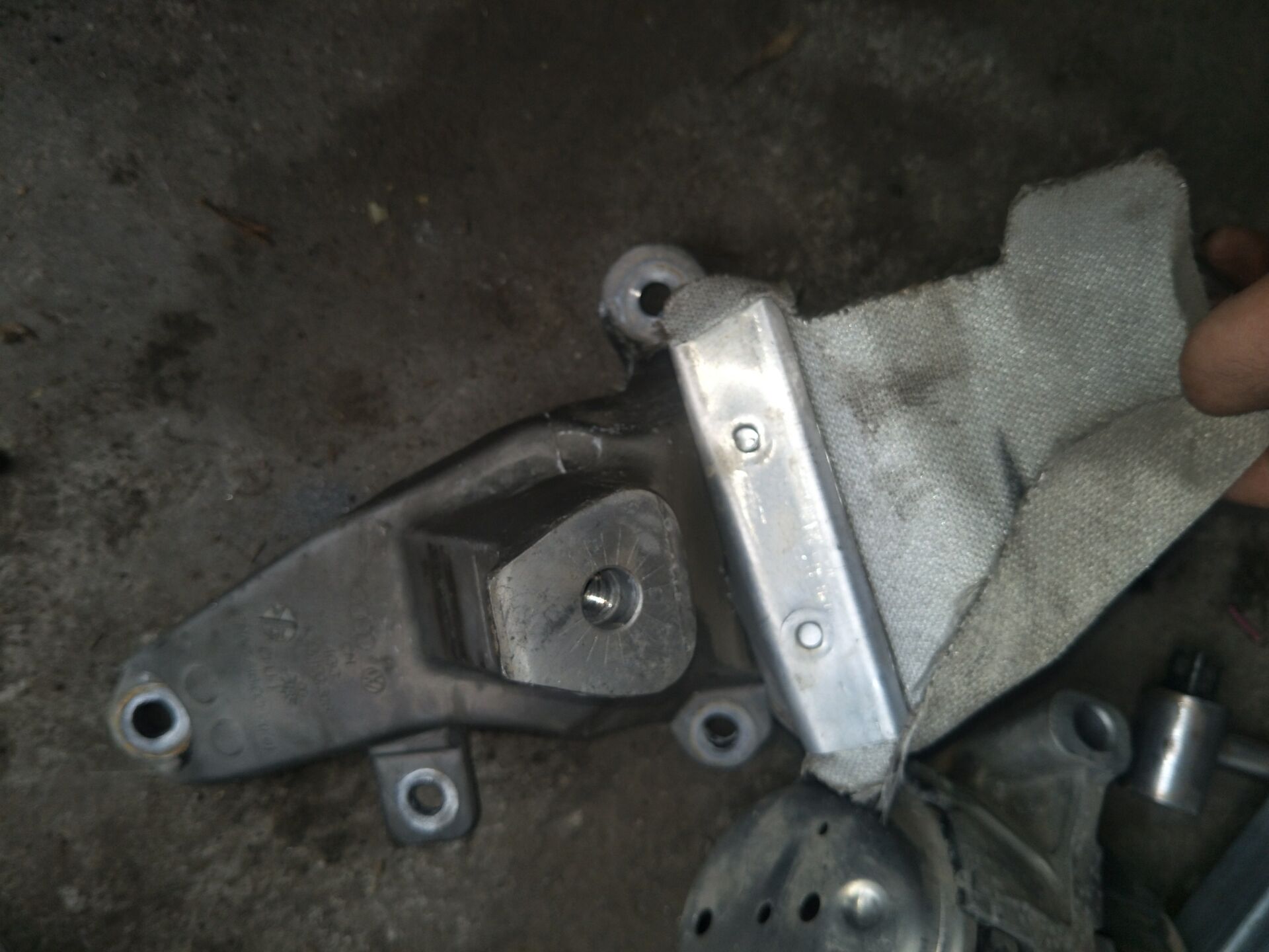 13年奥迪有时打不着火没有故障,奥迪2.5v6发动机通病