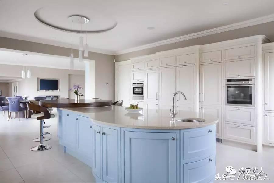 橱柜蓝色搭配什么颜色的吊柜,厨房的橱柜颜色天蓝色好看吗
