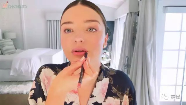 超模米兰达可儿妆容,和姐妹一起化个名媛妆